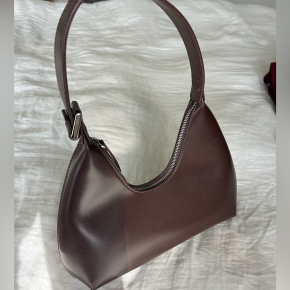 Elegant Brown Leather Handbag - Picture 5 of 5